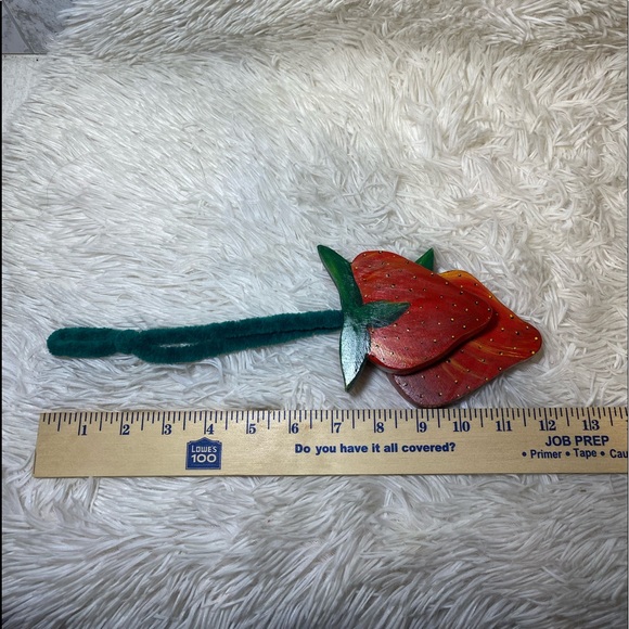 HAND CRAFTED Painted Set of double hanging wood strawberries NWOT Sealed - Picture 6 of 13